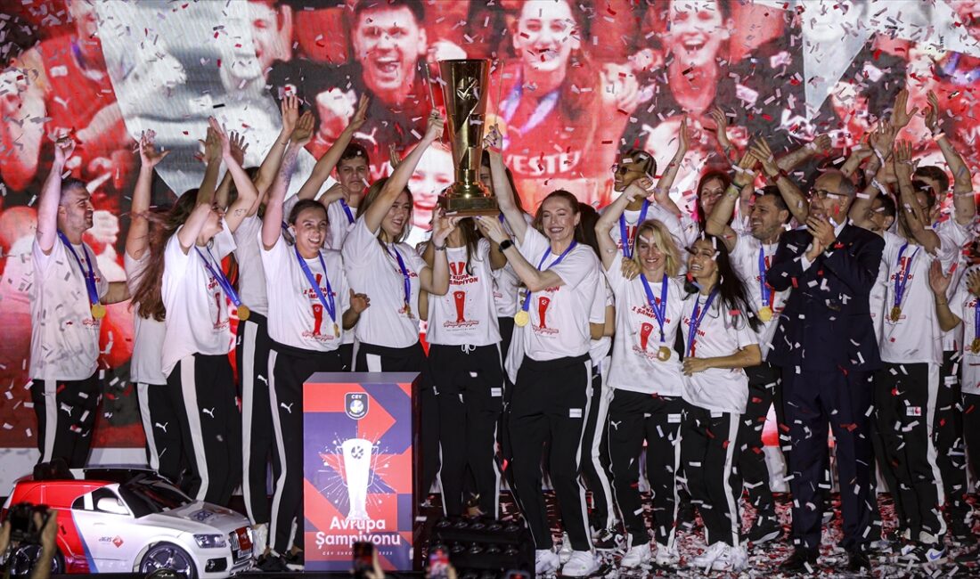2023 CEV Avrupa Şampiyonası finalinde Sırbistan'ı 3-2 yenerek şampiyon olan