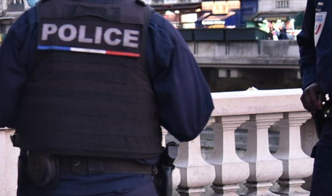 Gencin ailesi, Fransız polis aracının 16 yaşındaki Şahin'in motosikletini sıkıştırarak