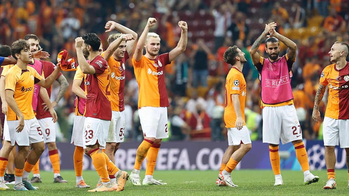 UEFA Şampiyonlar Ligi'nde gruplarda mücadele edecek Galatasaray, oyuncu listesini ilan