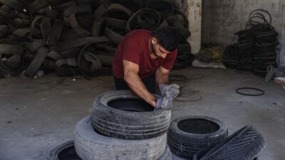 İsrail'in 2006'dan bu yana abluka altında tuttuğu Gazze Şeridi'nde, genç
