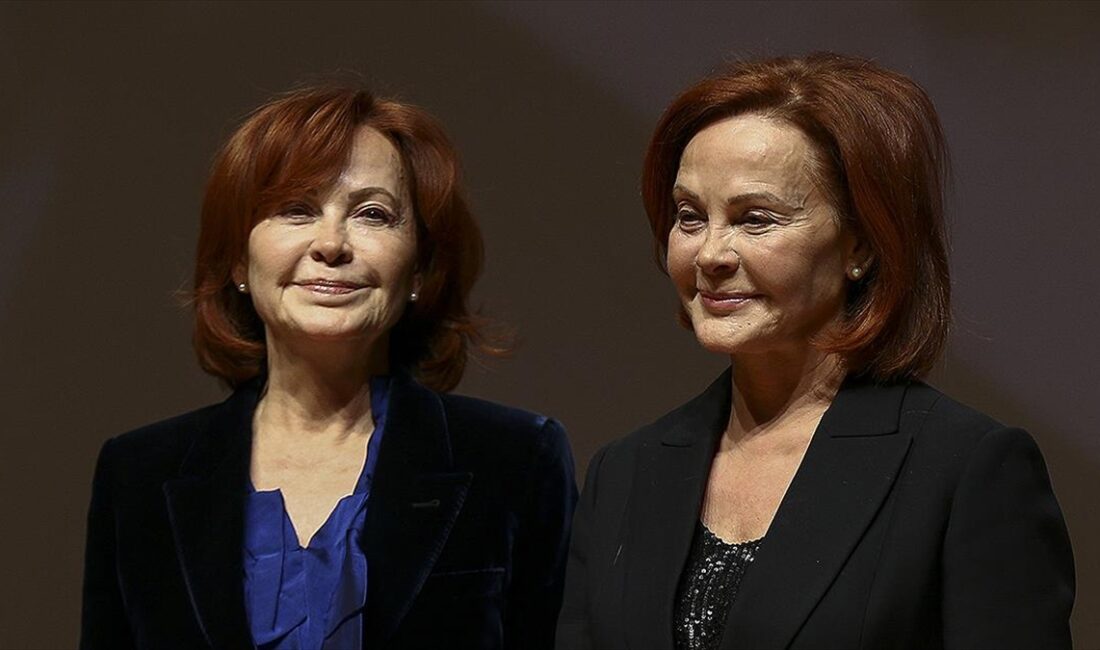 Dünyaca ünlü piyanist kardeşler Güher ve Süher Pekinel, Cumhuriyetin 100.