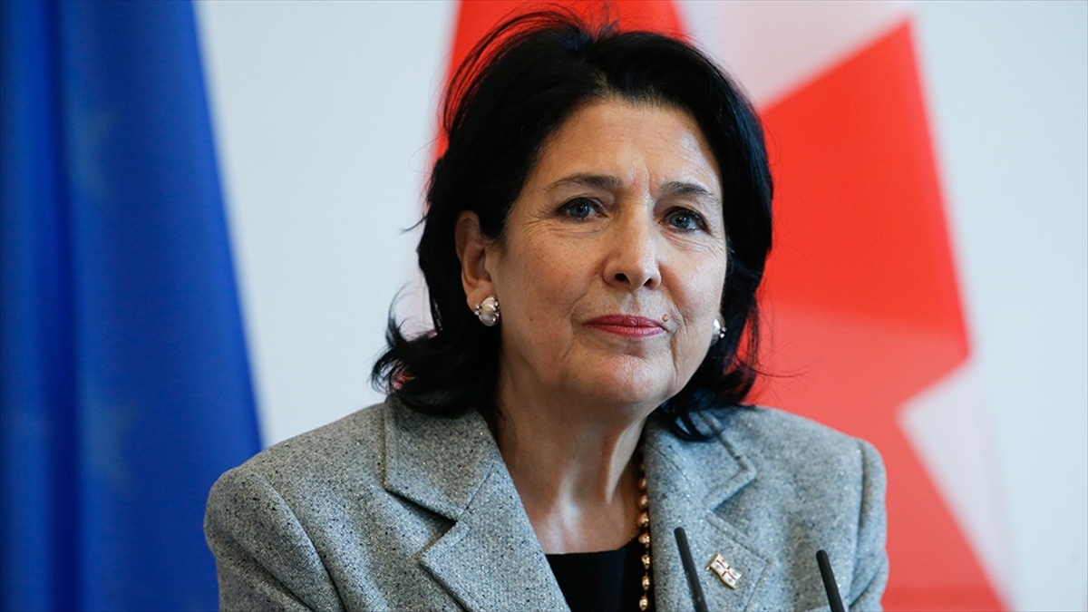 Gürcistan hükümetinin, Cumhurbaşkanı Salome Zurabişvili hakkında azil sürecini başlatmak üzere