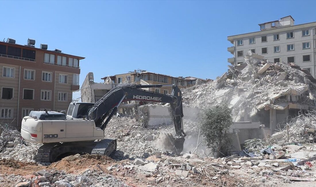 Kahramanmaraş merkezli 6 Şubat'taki depremlerden etkilenen Hatay'da ağır hasarlı binaların