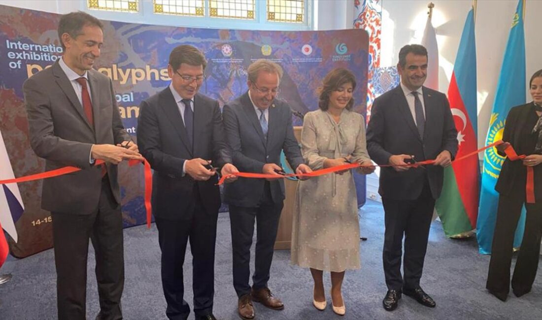Hollanda'nın başkenti Amsterdam'da, Türkiye Cumhuriyeti'nin kuruluşunun 100. yıl dönümü etkinlikleri