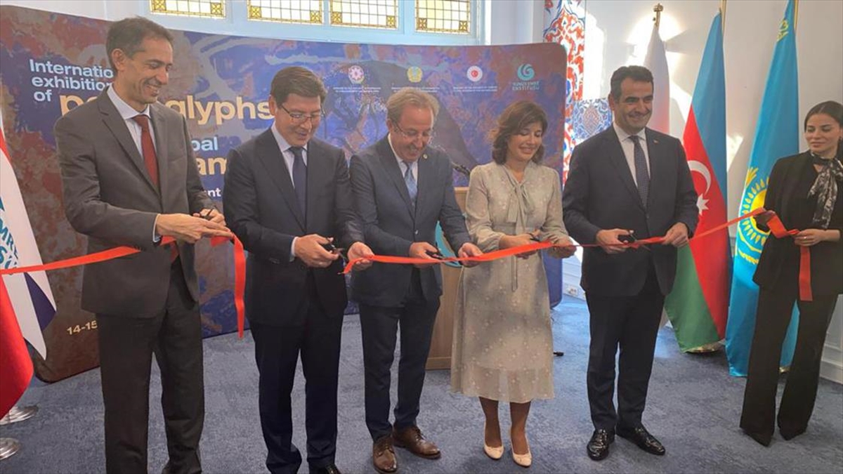 Hollanda'nın başkenti Amsterdam'da, Türkiye Cumhuriyeti'nin kuruluşunun 100. yıl dönümü etkinlikleri