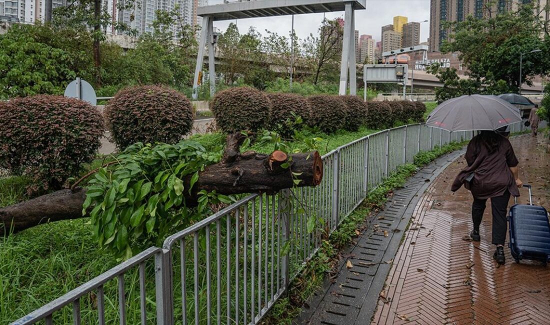 Çin'in Hong Kong Özel İdari Bölgesi'nde şiddetli yağışlar nedeniyle 1