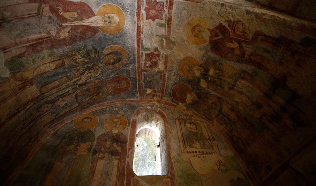 ANTALYA (AA) – Gökyazı Mahallesi’ndeki “Noel Baba” olarak adlandırılan Myra