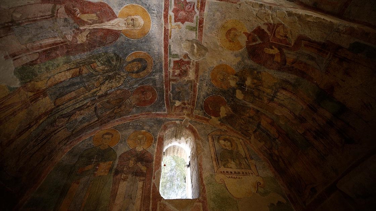 ANTALYA (AA) – Gökyazı Mahallesi’ndeki “Noel Baba” olarak adlandırılan Myra