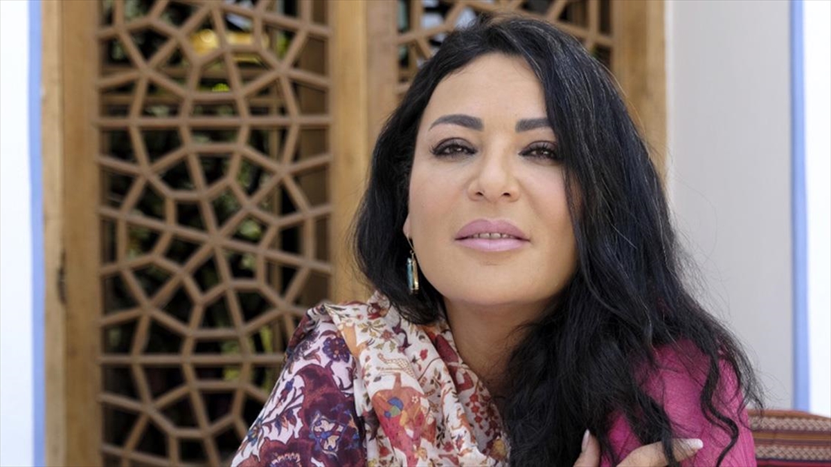Shahzadeh N. İgual, "Farsça düşünüyorum ama eserlerimde kahramanımı Türkçe konuşturuyorum