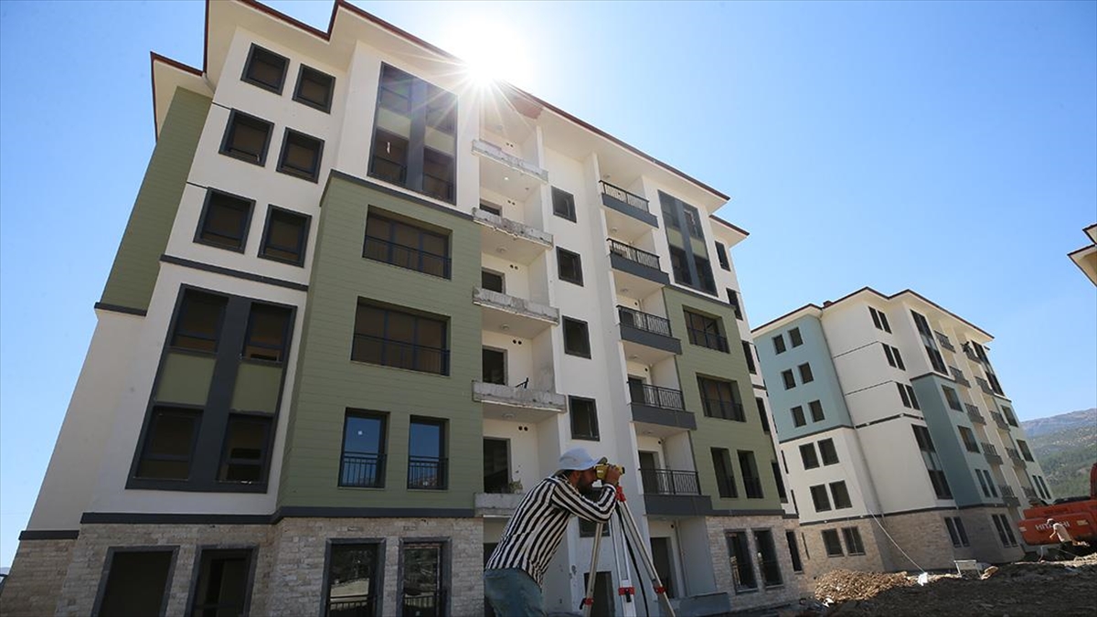 Gaziantep'in İslahiye ilçesinde TOKİ'nin yaptığı 17 blok ve 399 daireden