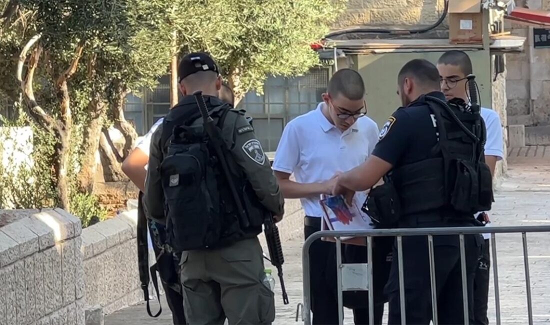 İsrail polisinin, işgal altındaki Doğu Kudüs'te yer alan Mescid-i Aksa