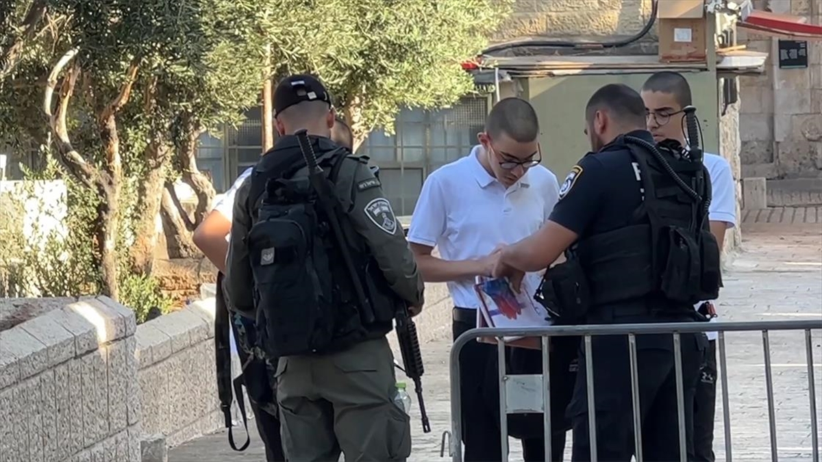 İsrail polisinin, işgal altındaki Doğu Kudüs'te yer alan Mescid-i Aksa