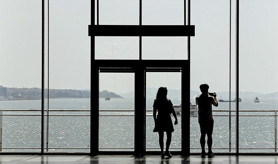 Türkiye'nin ilk modern ve çağdaş sanat müzesi İstanbul Modern, izleyiciyi
