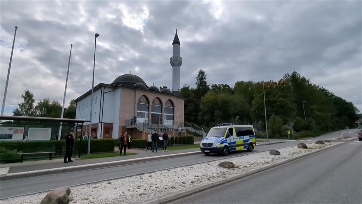 Irak asıllı Salwan Nejem, İsveç'in başkenti Stockholm'de, Diyanet İşleri Başkanlığına