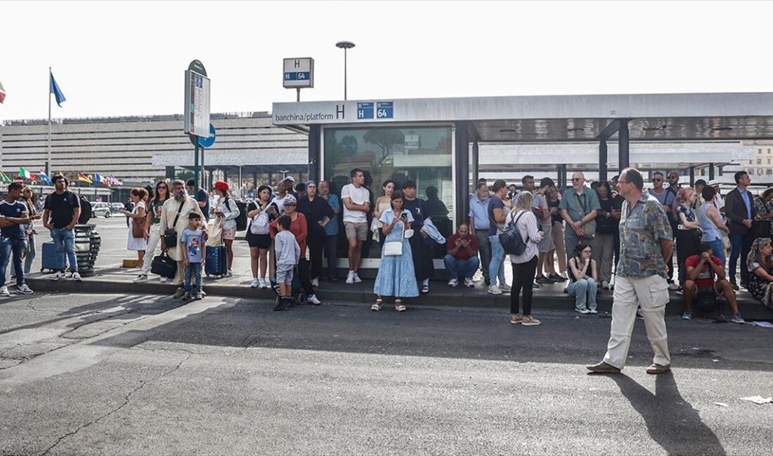 İtalya'da toplu taşıma sektöründe çalışanlar, maaşların ve çalışma koşullarının iyileştirilmesi