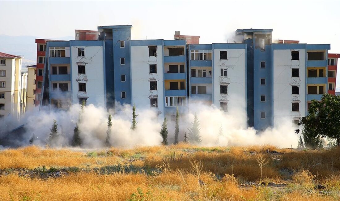 "Asrın felaketi" olarak nitelenen depremlerin merkez üssü Kahramanmaraş'ta, ağır hasarlı