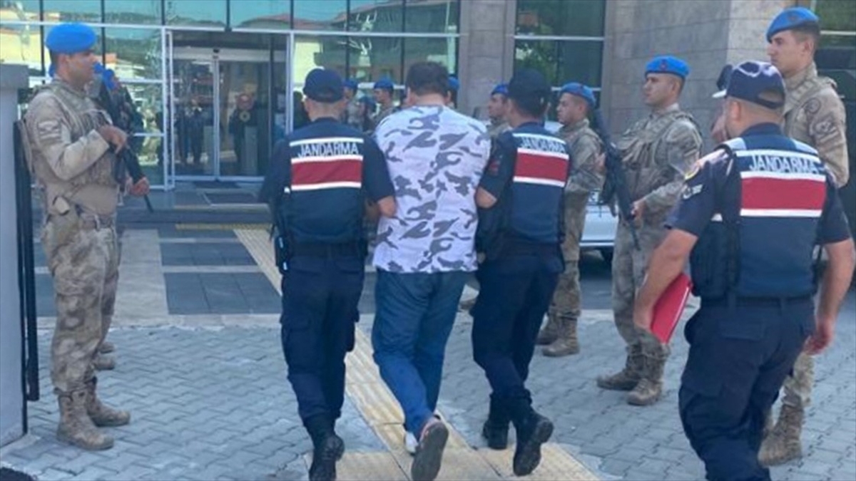 Kahramanmaraş'ın Andırın ilçesinde, kamyonun cenaze namazı için toplananlara çarpması sonucu
