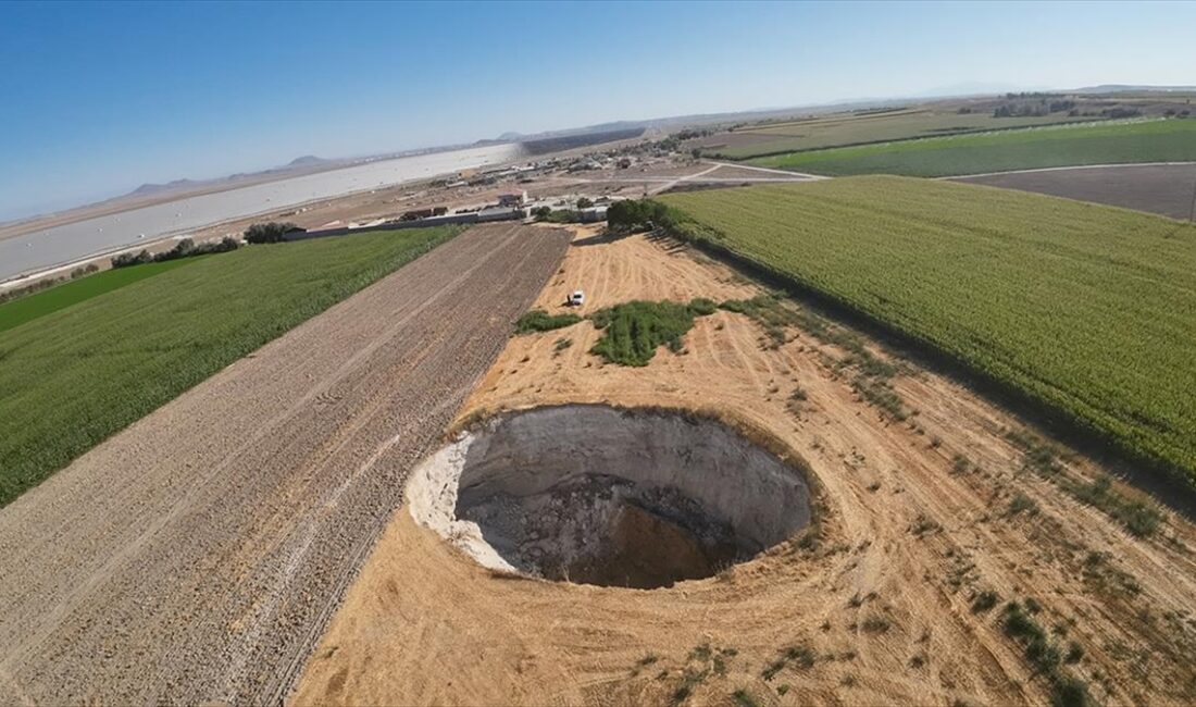 Konya'nın Karapınar ilçesinde 40 metre derinliğinde, 50 metre çapında yeni