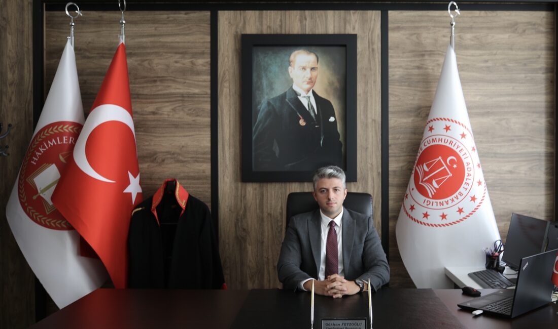 Kaş'a atanan Cumhuriyet Başsavcısı Gökhan Feyzoğlu göreve başladı ANTALYA (AA) – Kaş Cumhuriyet Başsavcılığına atanan Gökhan Feyzoğlu, göreve