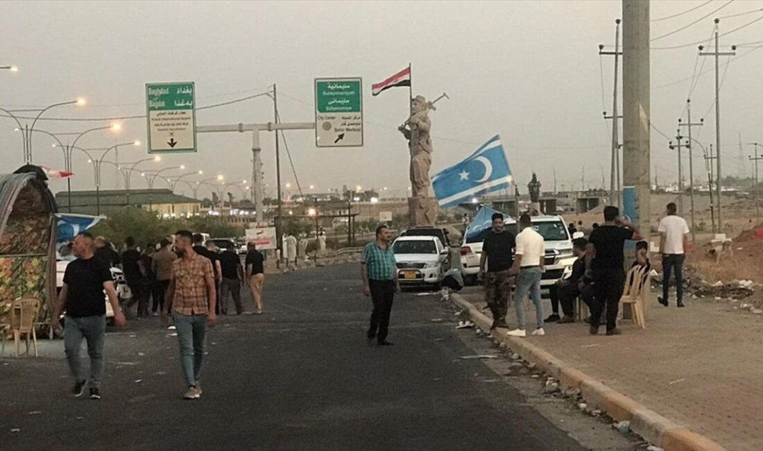 Irak'ın Kerkük kentinde KDP destekçisi bir grubun, ordu kontrolündeki binanın