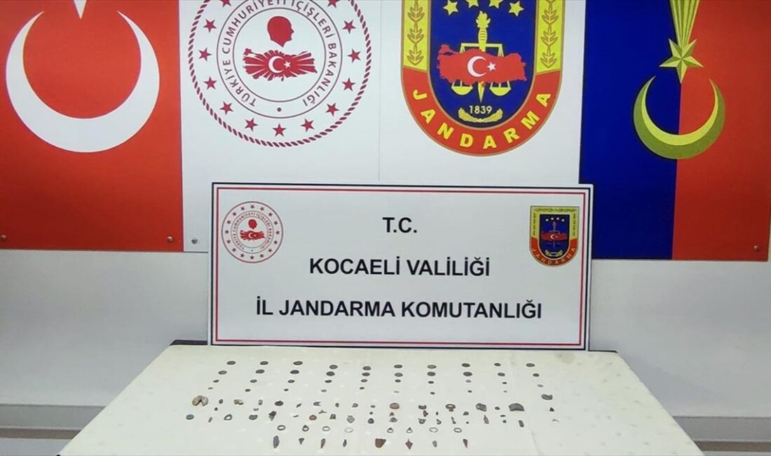 Kocaeli'nin Gebze ilçesinde düzenlenen operasyonda 39 sikke, 9 yüzük ve