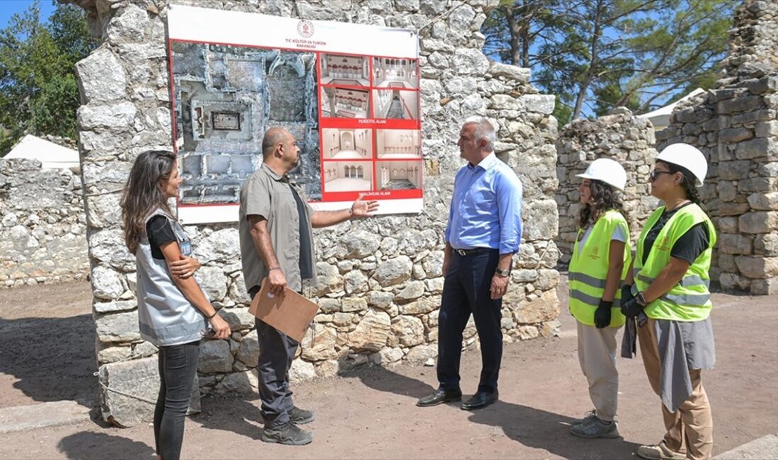 Kültür ve Turizm Bakanı Mehmet Nuri Ersoy, Antalya'nın Kumluca ilçesindeki
