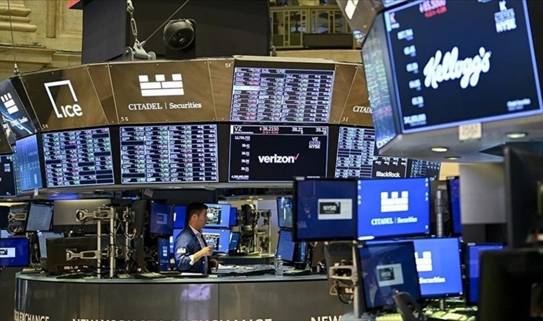 Küresel piyasalarda, ABD Merkez Bankası'nın (Fed) "şahin" adımlarına devam edebileceğine