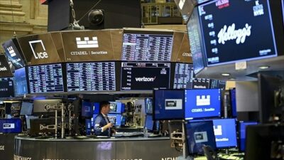 Küresel piyasalarda, ABD Merkez Bankası'nın (Fed) "şahin" adımlarına devam edebileceğine