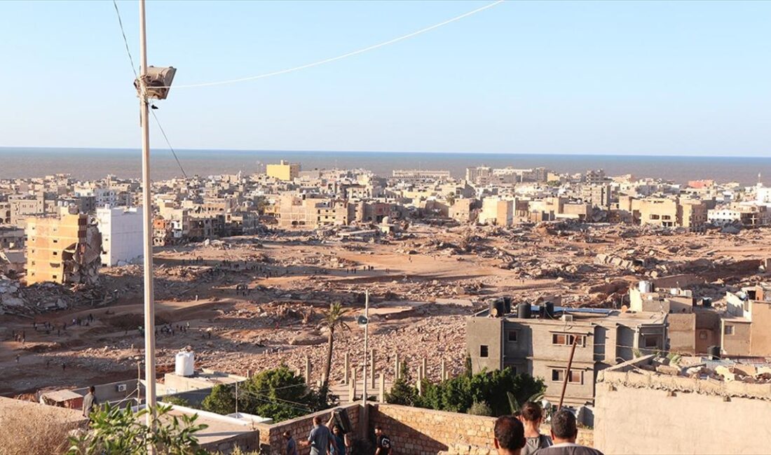 Libya'da sel felaketinin ardından kayıplara ulaşmak için çalışmalarını sürdüren ekipler