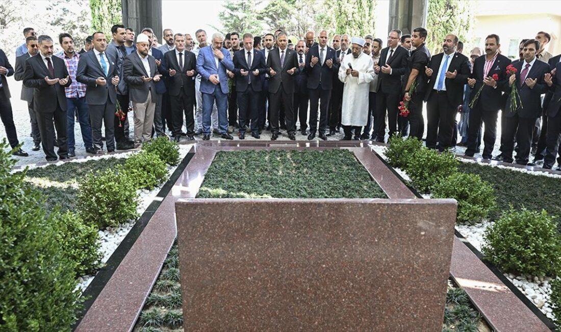 Merhum Başbakan Adnan Menderes, Dışişleri Bakanı Fatin Rüştü Zorlu ve
