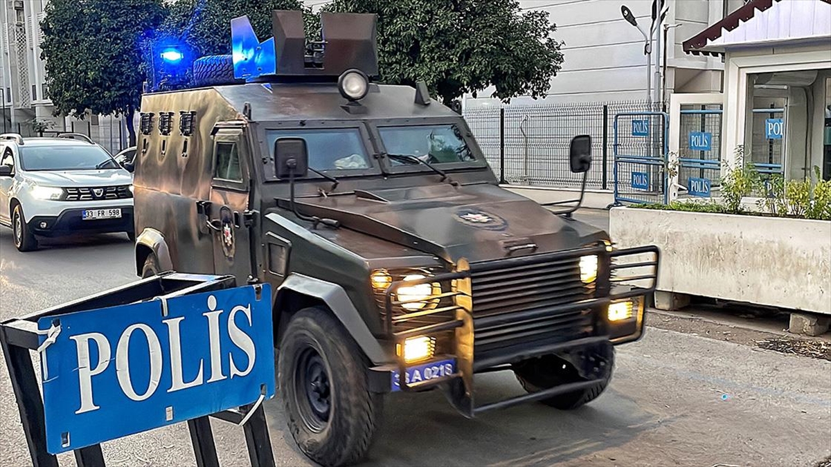 Kahramanmaraş merkezli 6 Şubat'taki depremlerden etkilenen illerden Mersin'e gelen afetzedeleri,
