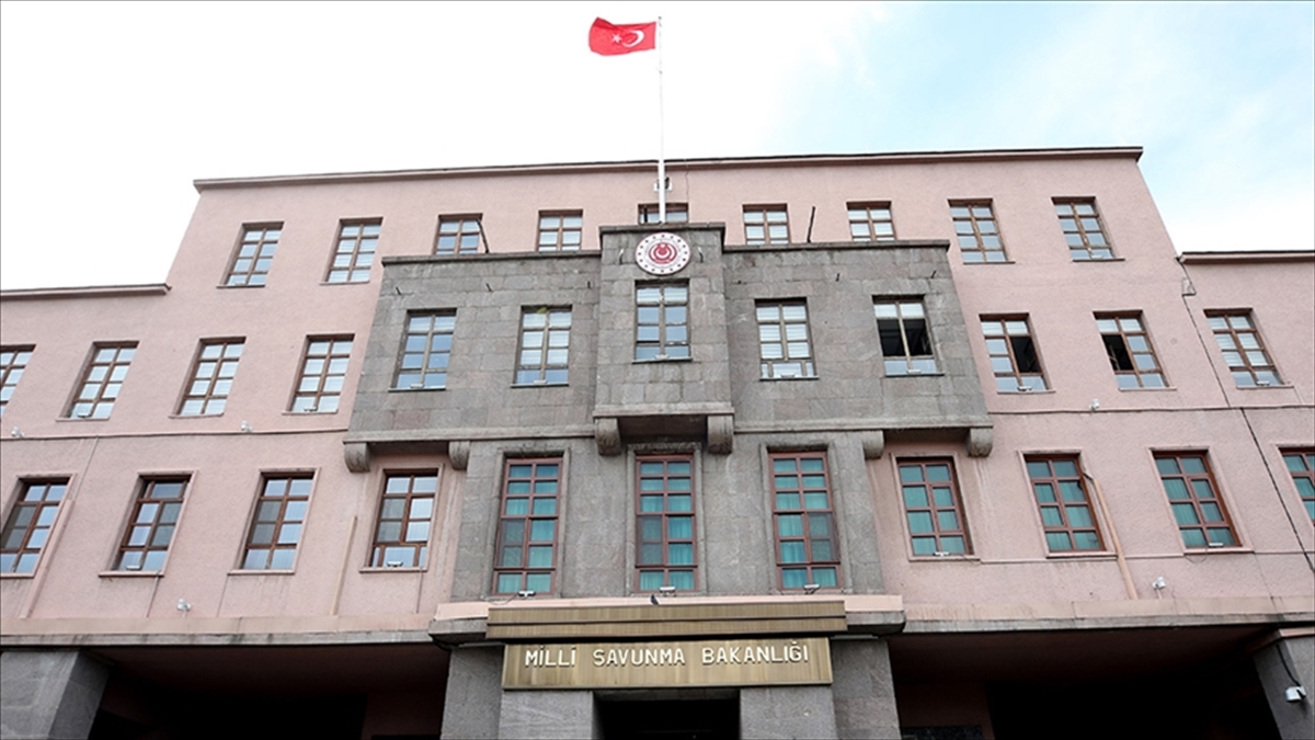 MSB'den yapılan açıklamada, "Mehmetçiğin tüm faaliyetleri uluslararası hukuka uygun, tüm