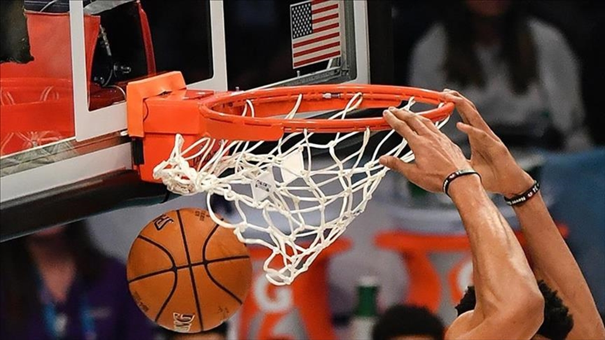 Amerikan Basketbol Ligi'nde (NBA) 2023-24 sezonunda bir takım, aynı maçta