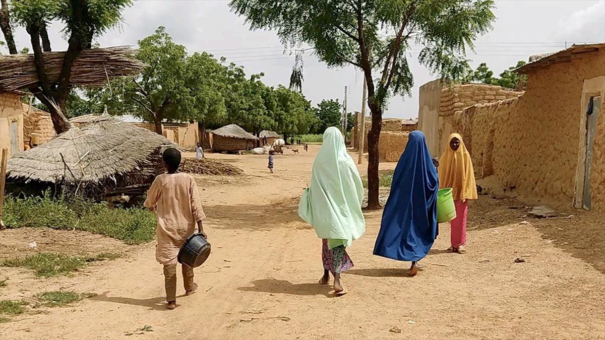 Nijerya'nın Kano eyaletinde temiz su temin etmekte zorlanan bölge sakinleri,