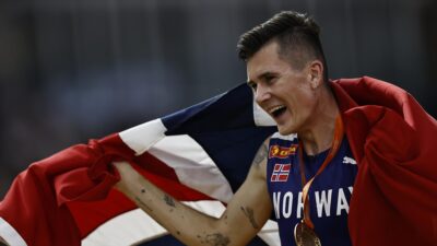 Norveçli atlet Jakob Ingebrigtsen, erkekler 2 bin metrede 4.43.13'lük derecesiyle