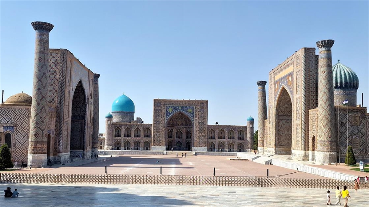 Özbekistan, eski Sovyetler Birliği'nin parçalanmasının ardından ilan ettiği bağımsızlığının 32'nci