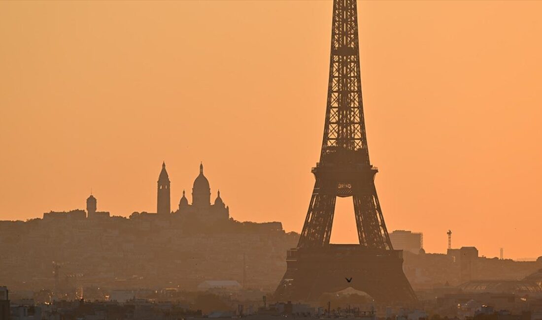 Fransa'nın başkenti Paris, "sakinlerinin nefes alması" ve araç dumanından uzak