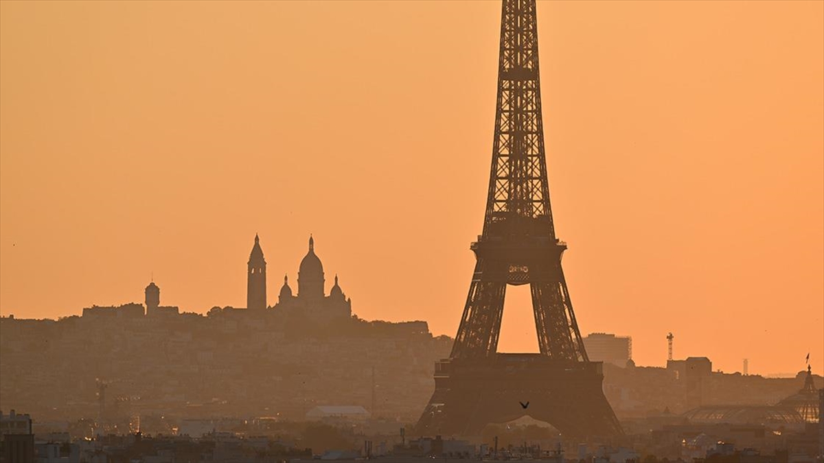 Fransa'nın başkenti Paris, "sakinlerinin nefes alması" ve araç dumanından uzak
