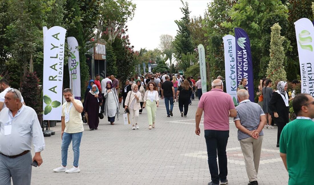 Sakarya'da düzenlenen "3. PSB Anatolia Uluslararası Peyzaj, Süs Bitkileri, Bahçe