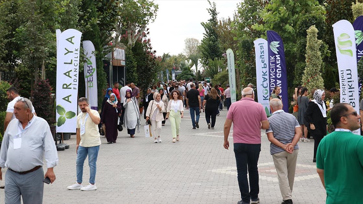Sakarya'da düzenlenen "3. PSB Anatolia Uluslararası Peyzaj, Süs Bitkileri, Bahçe