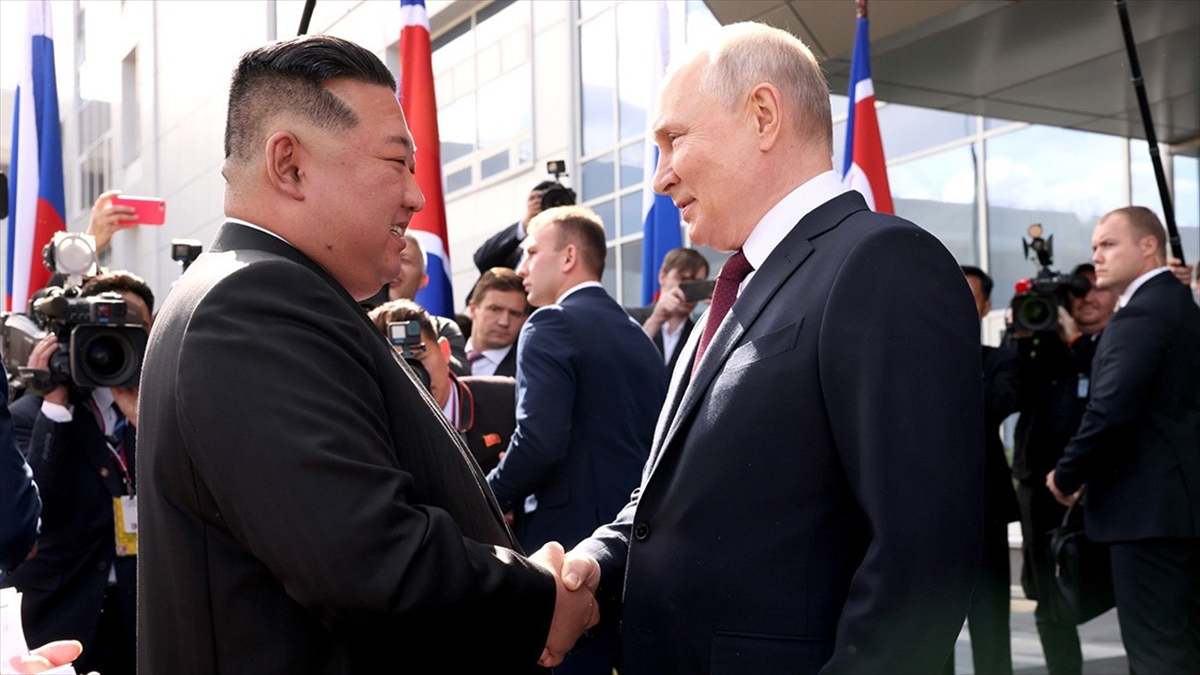 Rusya Devlet Başkanı Vladimir Putin, Kuzey Kore lideri Kim Jong-un'un