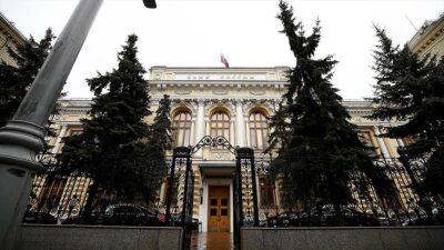 Rusya Merkez Bankası, iç piyasada günlük döviz satışının geçici olarak