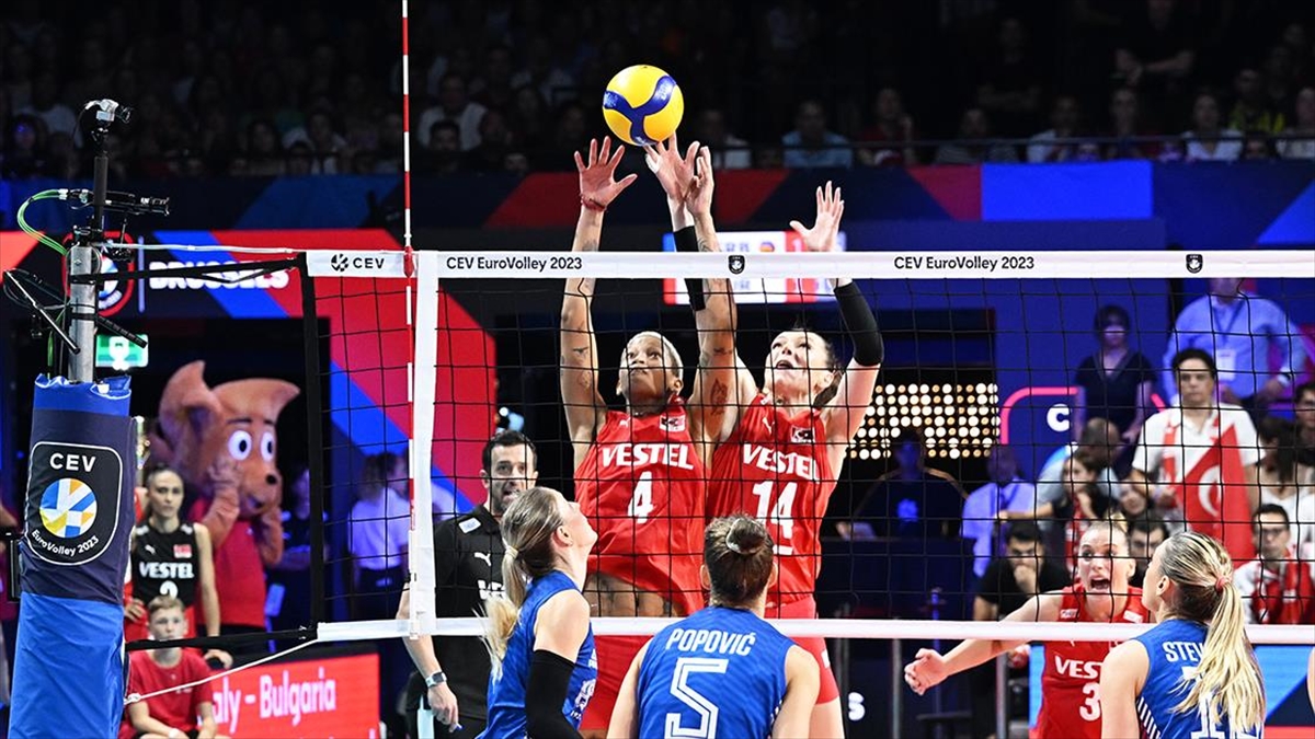 Siyasiler, 2023 CEV Avrupa Şampiyonası'nın finalinde Sırbistan'ı 3-2 yenerek şampiyon