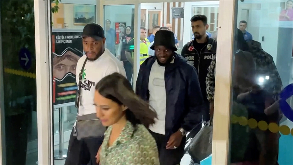 Galatasaray'ın transfer görüşmelerini yürüttüğü Fransız orta saha oyuncusu Tanguy Ndombele,