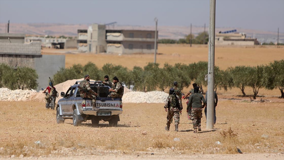 Terör örgütü PKK/YPG, Deyrizor ilinin batısındaki Azme köyünde terör örgütüne