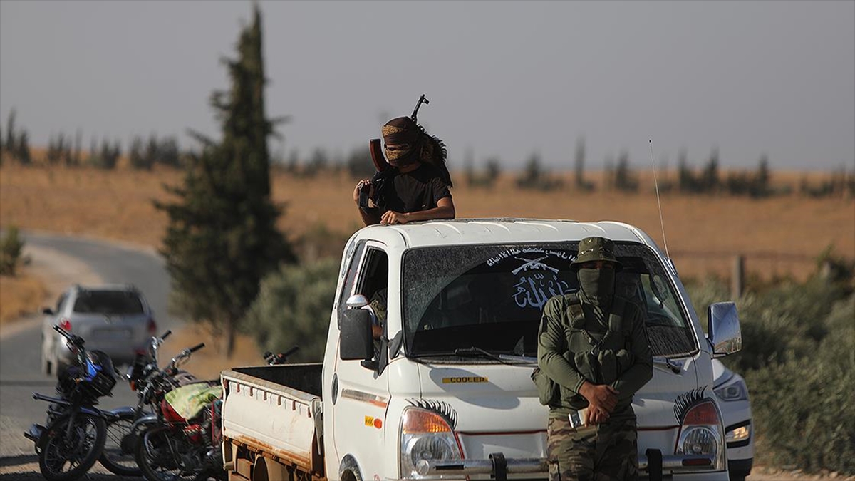 Suriye'nin doğusundaki Deyrizor ilinde terör örgütü PKK/YPG'nin baskısı altındaki Arap