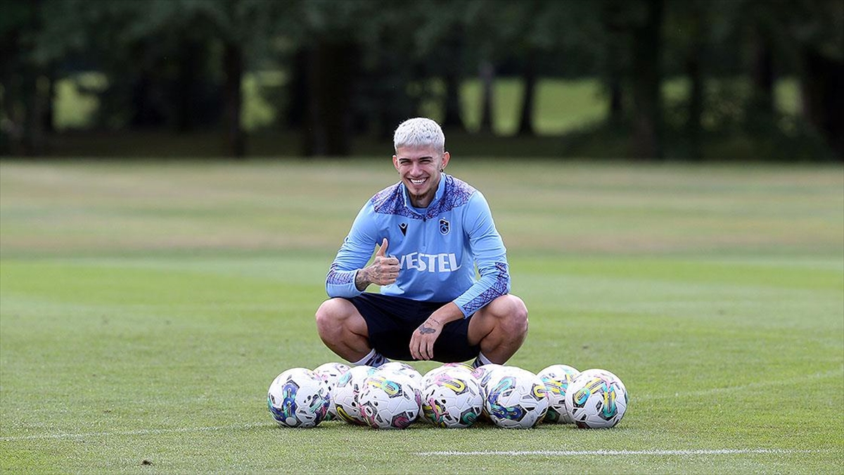 Trabzonspor Kulübü, eski oyuncusu Berat Özdemir'i Suudi Arabistan ekibi Al