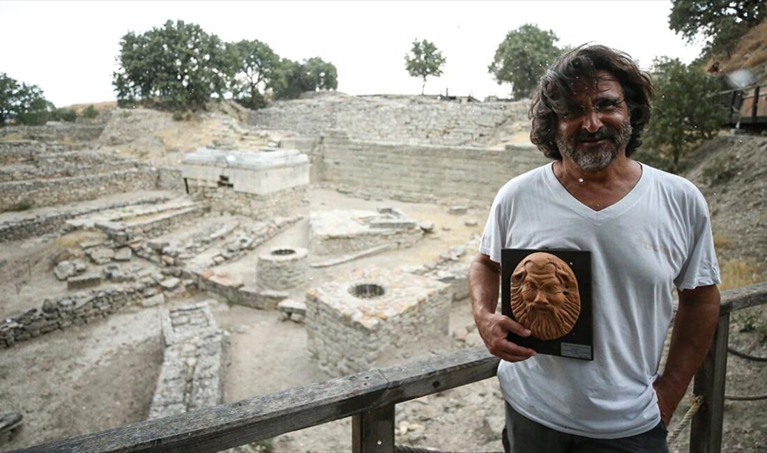 Troya Antik Kenti Kazı Heyeti Başkanı Prof. Dr. Rüstem Aslan,