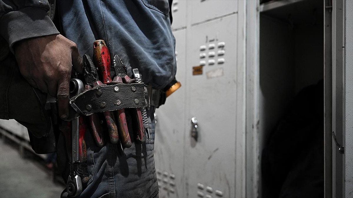 Türkiye Taşkömürü Kurumu (TTK), yeraltı "pano-ayak üretim işçiliği" sanatında çalıştırılmak