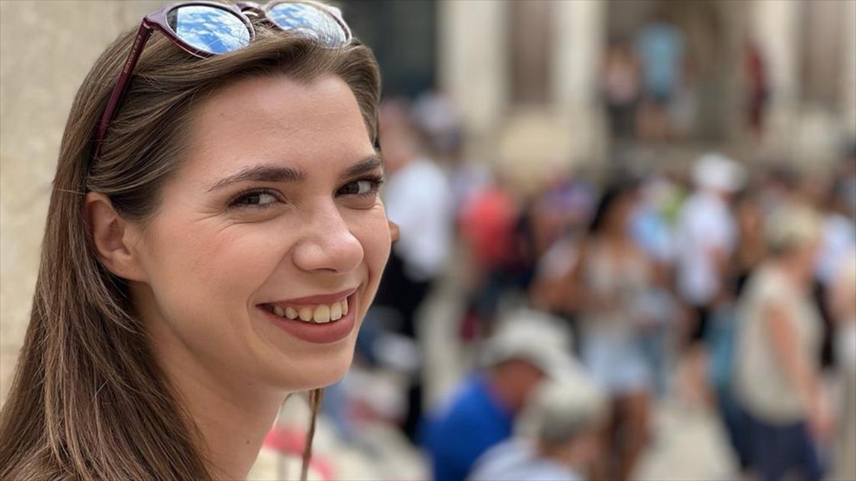 Türkiye'nin Zagreb Büyükelçiliğinde çalışmaya başlayan Paula Drenski, "Dil öğrenmek için,
